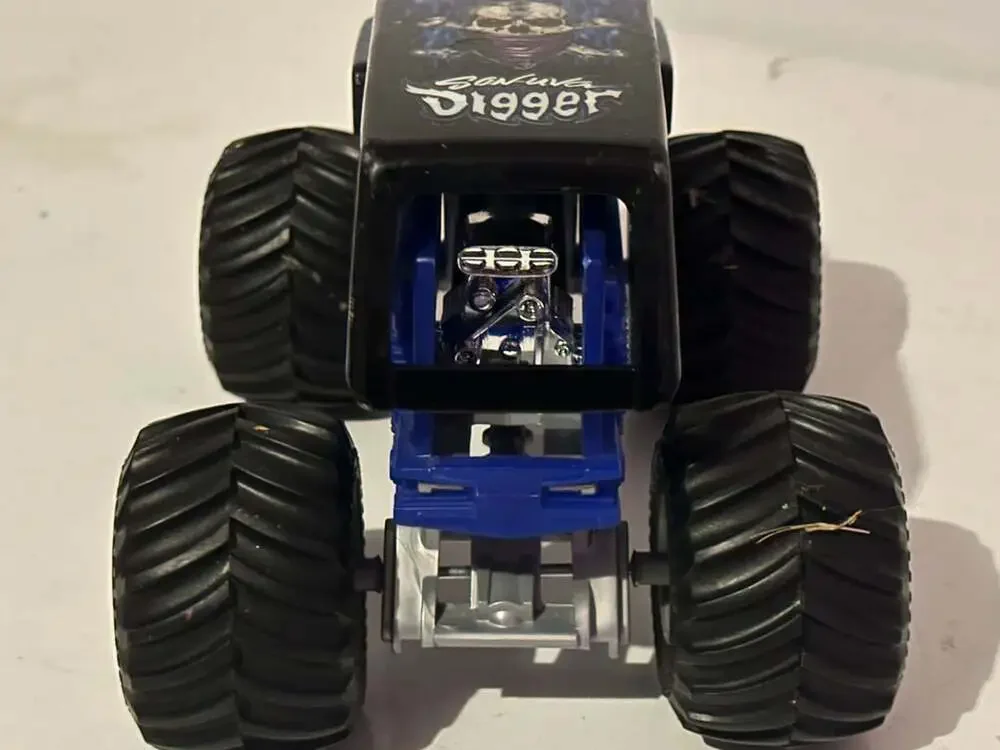 Hot Wheels Monster Jam Son-uva Digger 1:24 Die-Cast Truck